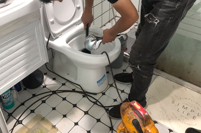 南岸疏通下水道