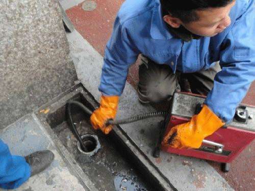 南岸疏通下水道