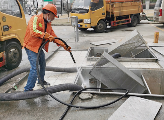 南岸隔油池清理